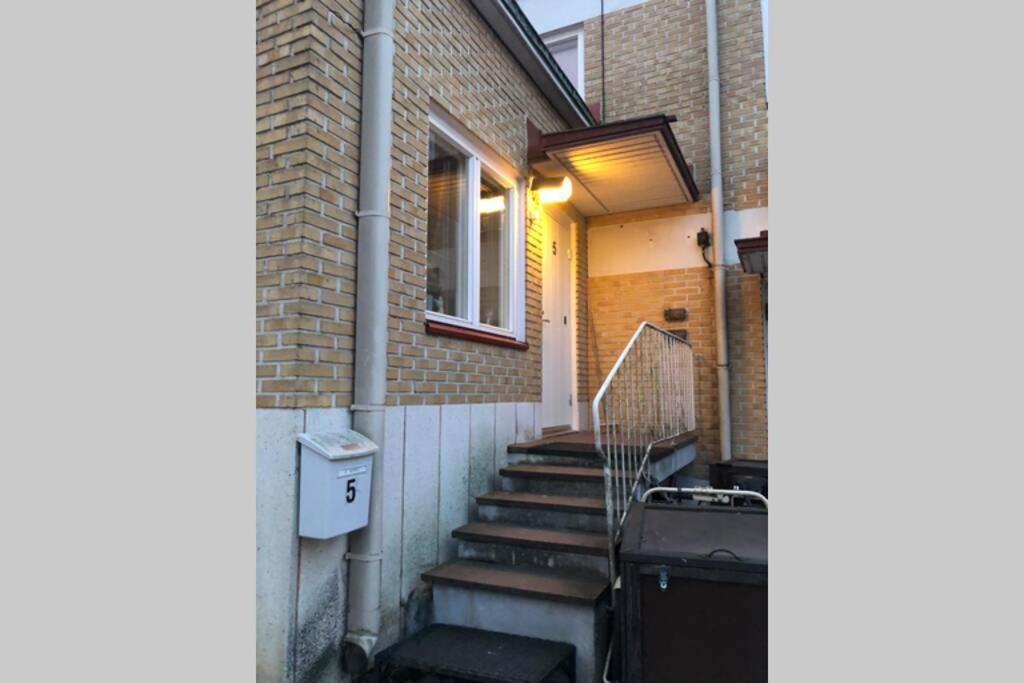 Yksioe 1 Km Jokirannasta Foeriltae/ 2 Km Torilta Turku Exterior foto